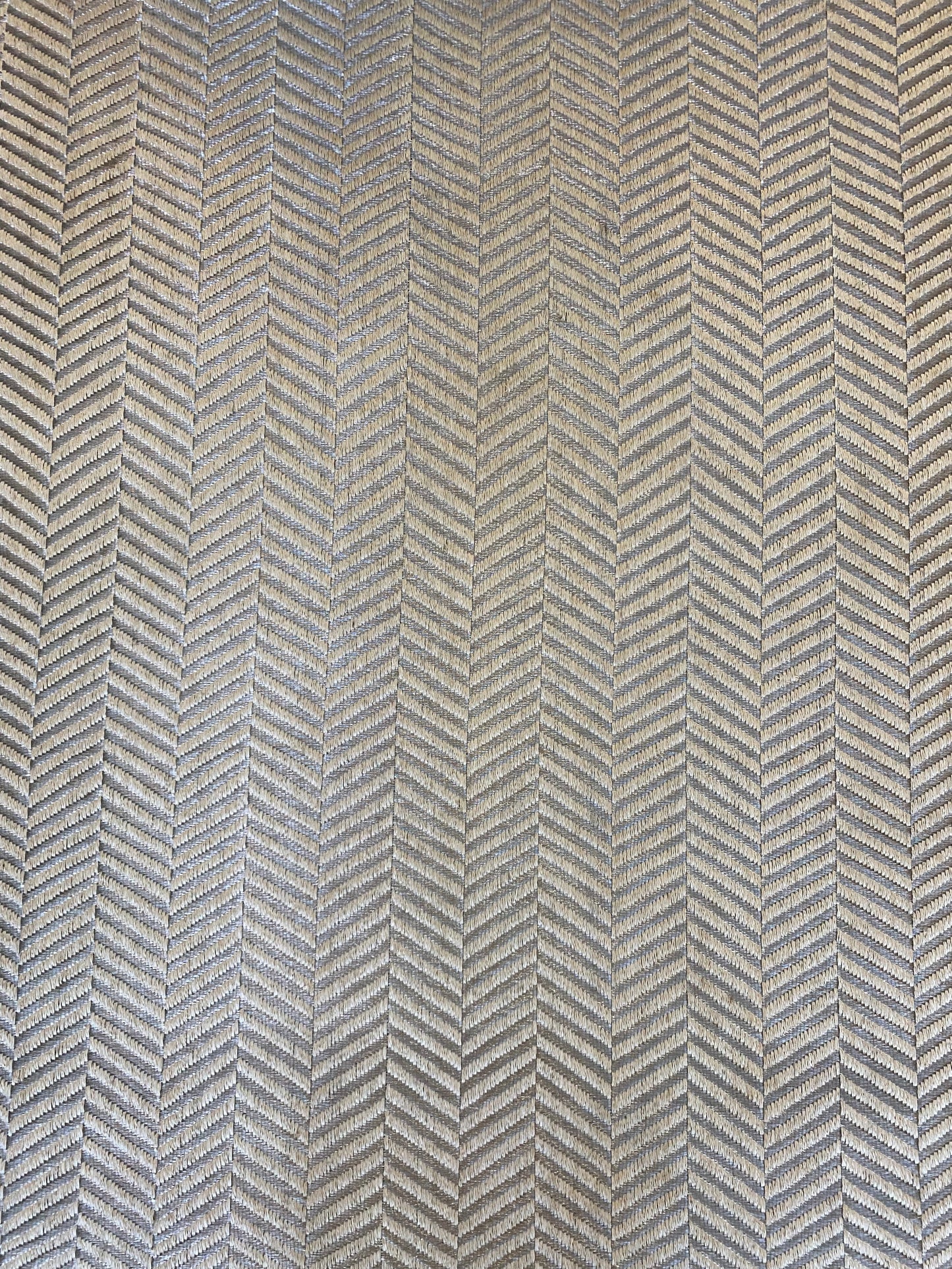 Fishbone Woven Rug in Fique and Silver Metal/ One to One Edge/ F8