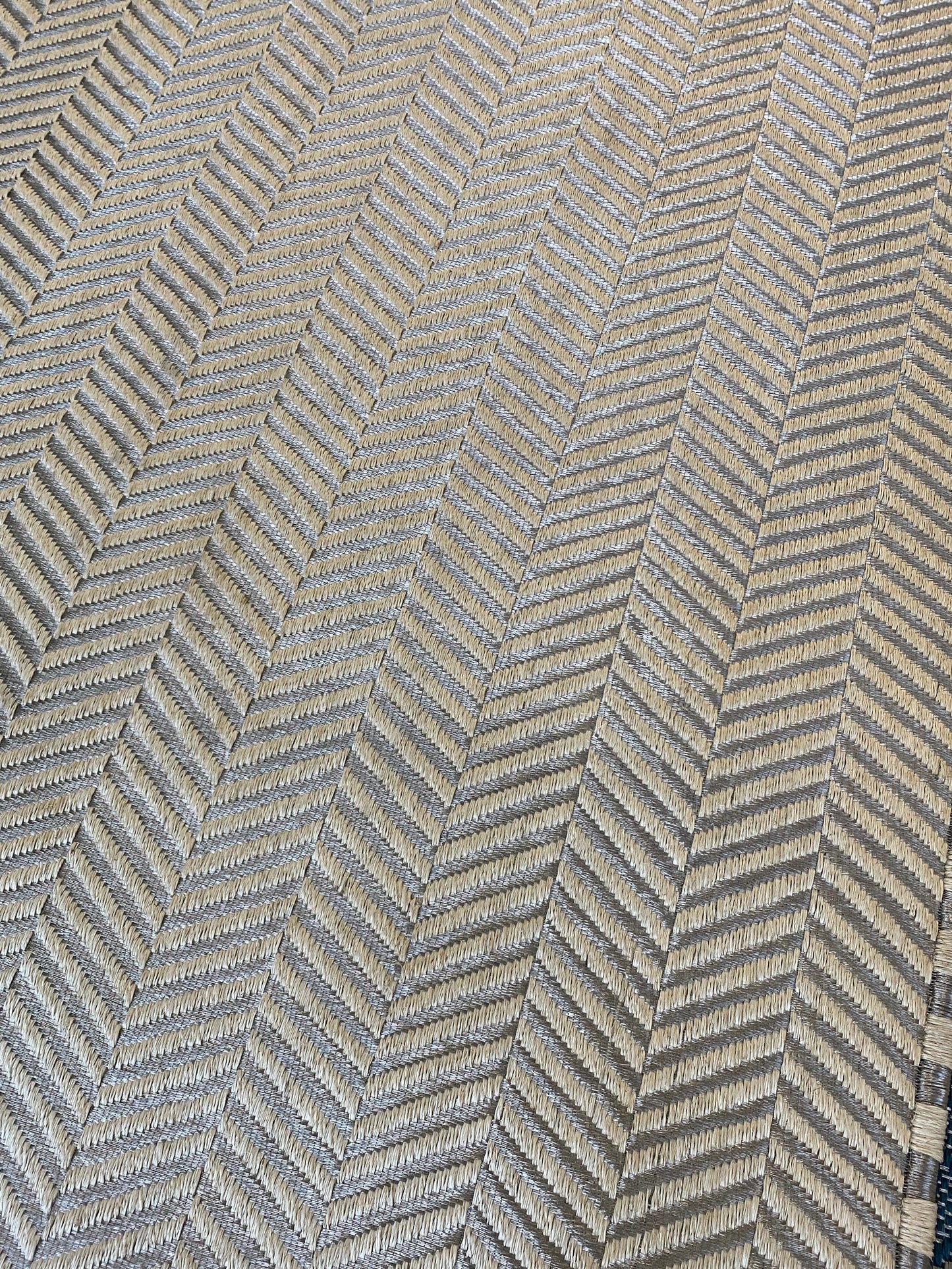 Fishbone Woven Rug in Fique and Silver Metal/ One to One Edge/ F8