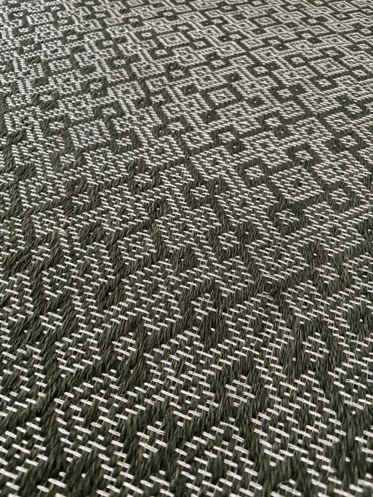 Martina Woven Rug in Fique and Silver Metal / F26