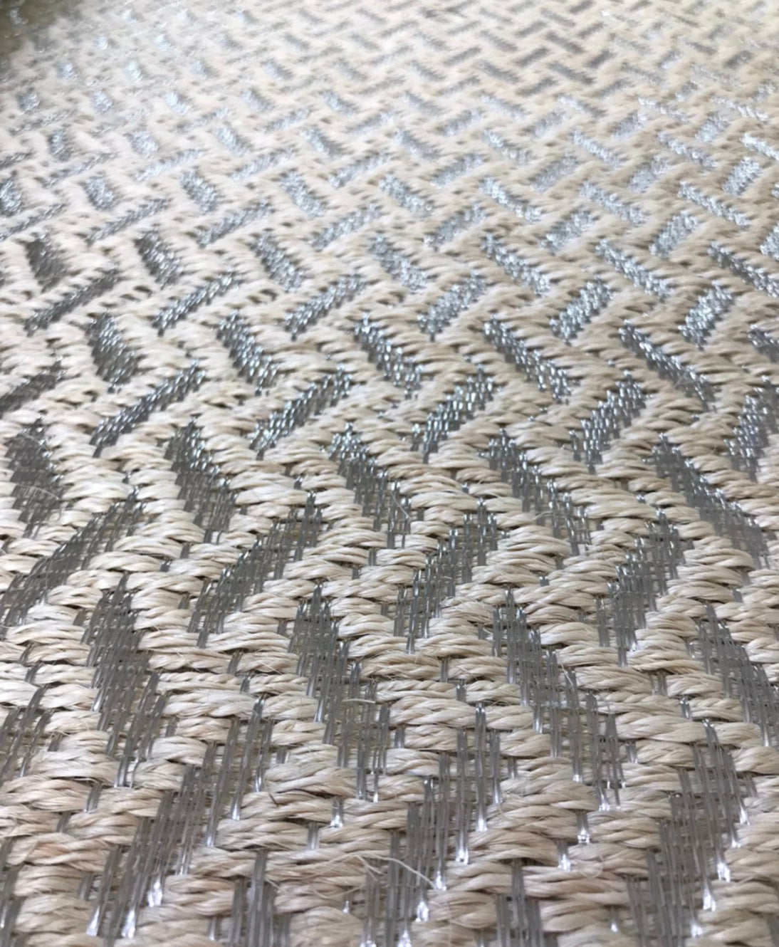 Festival Woven Rug in Fique and Silver Metal / F10