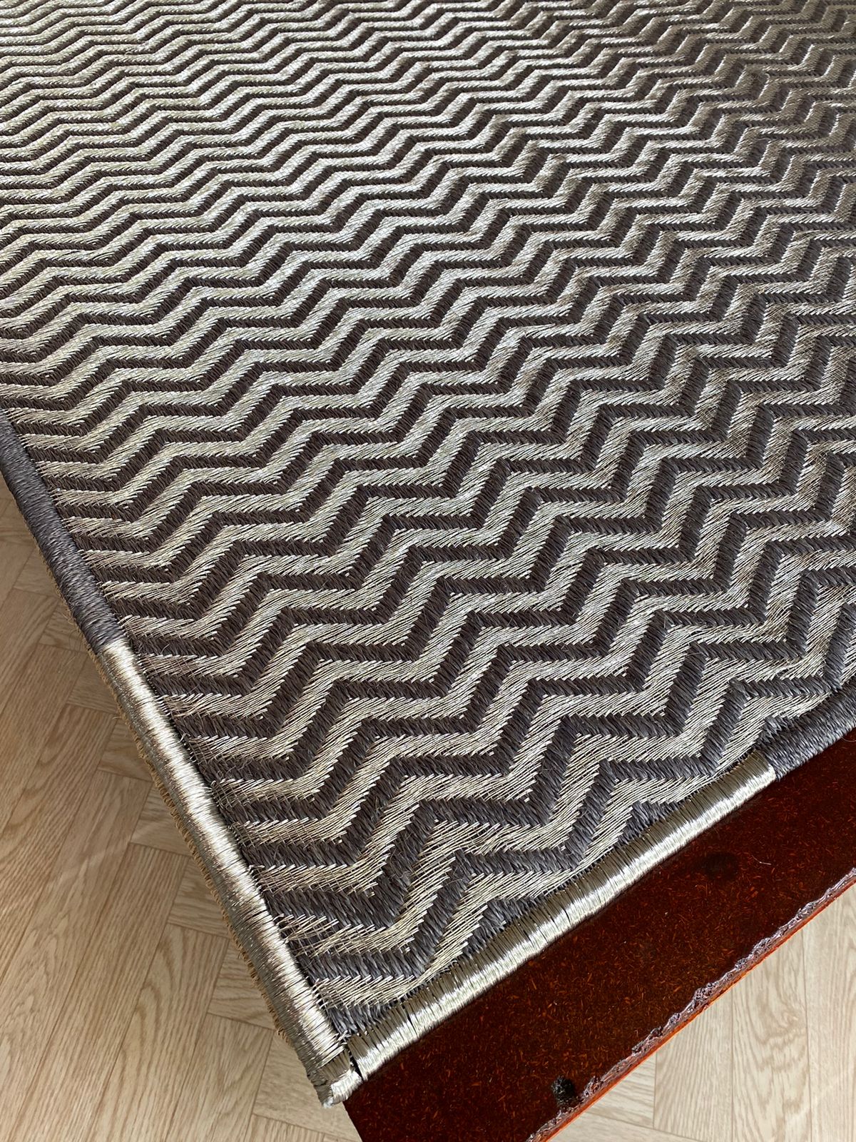 Monaco Woven Rug in Fique and Silver Metal / F15