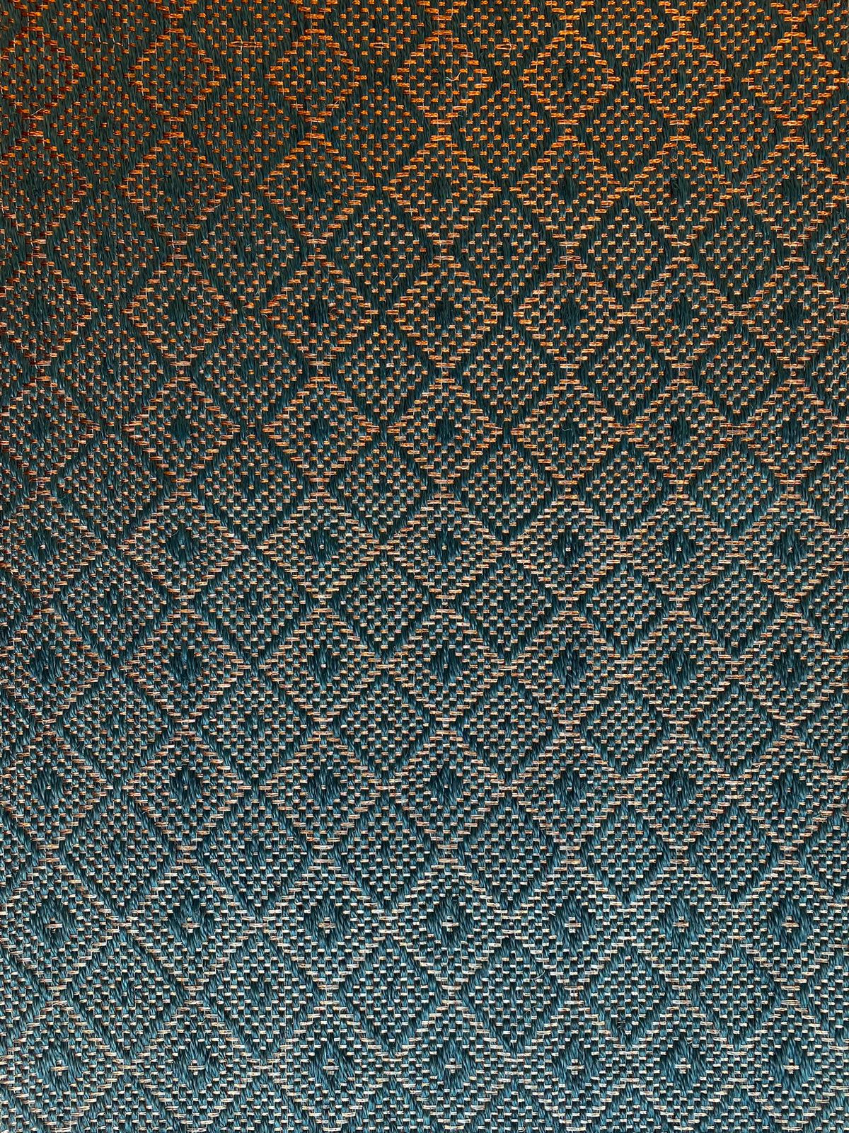 Rhomboid Woven Fique Rug with Copper and Silver Metal / Gradient / Edges completly in copper / F21