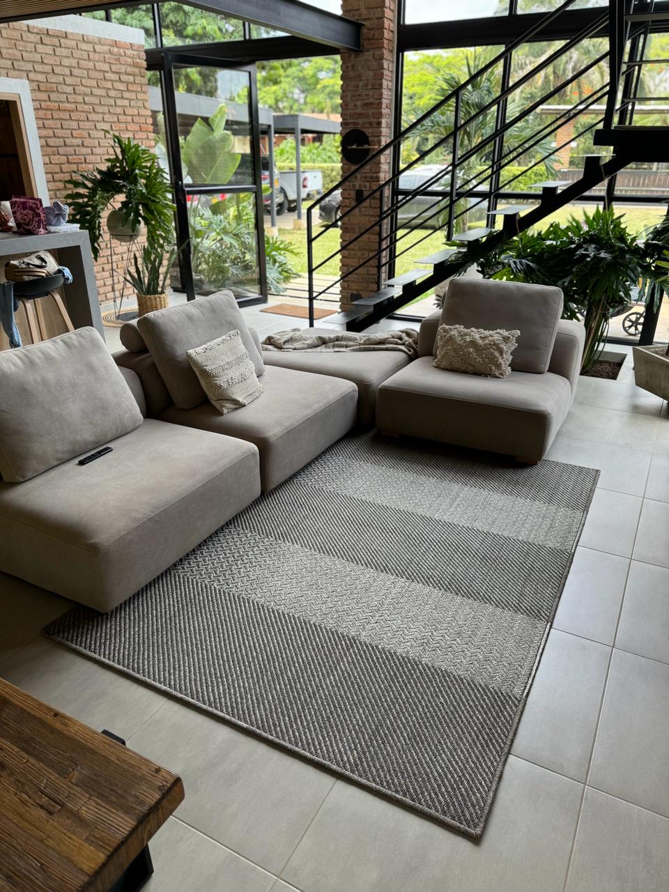 Barú Woven Rug in Fique and Silver Metal / F18