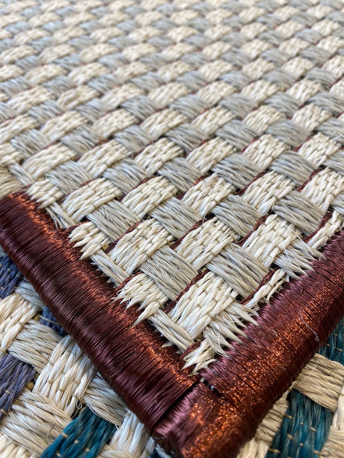 Double-tone Fique basket weave rug with grape copper detail / F29