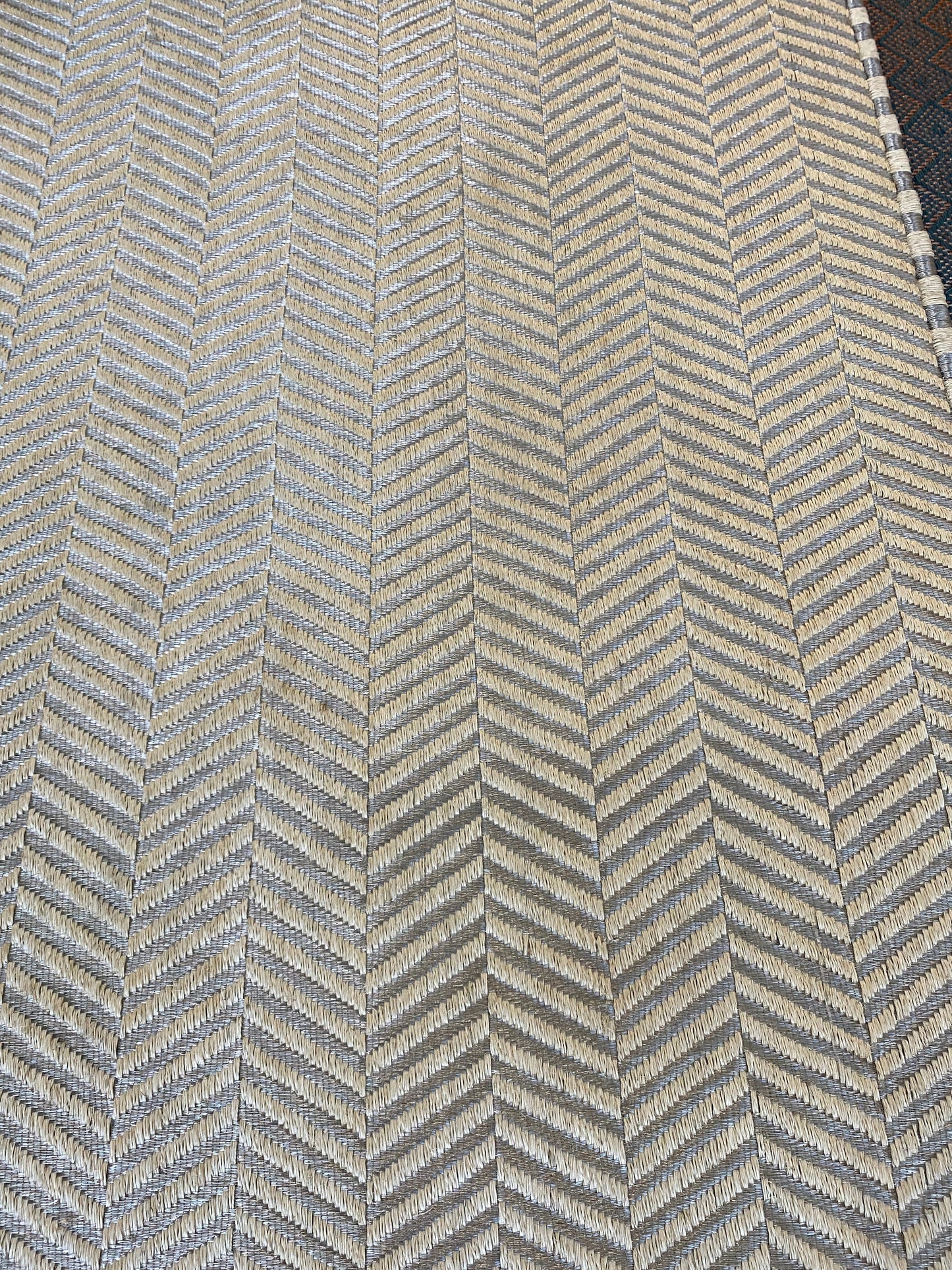Fishbone Woven Rug in Fique and Silver Metal/ One to One Edge/ F8