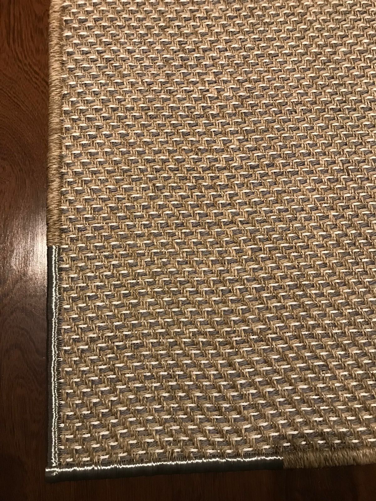 Florencia Woven Rug in Fique, silver metal and Silk / F11