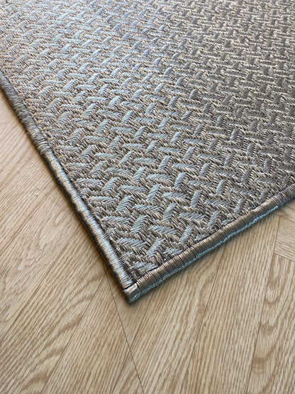 Festival Woven Rug in Fique and Silver Metal / F10