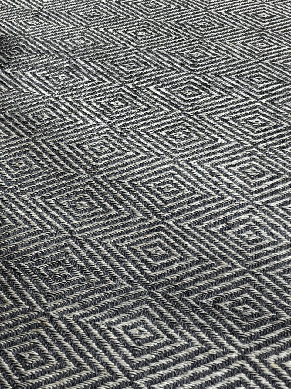 Maya Woven Fique Rug / F49