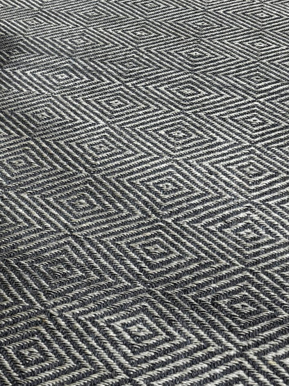 Maya Woven Fique Rug / F49